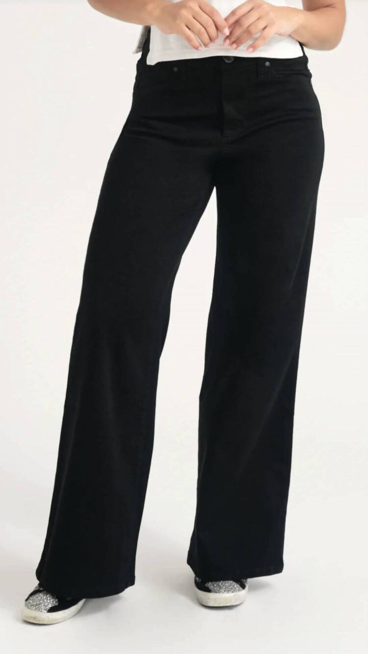 NEW 1822 DENIM mid rise better butter full length wide leg jeans in black